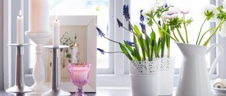 Белый и серебристые подсвечники в интерьере