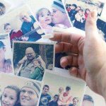 Наклеивать фотографии удобнее всего снизу. При этом не бойтесь заступать на края другого фото. Белые полоски можно подрезать. Таким образом, у вас получиться сердце из квадратных фотографий. Останется только подобрать красивую рамочку для вашей поделки и преподнести ее любимому человеку.