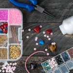 Необходимые инструменты и материалы для работы с бисером