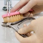 Обработка водой и мыльным раствором