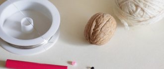 Поделка мышка из ореховой скорлупы