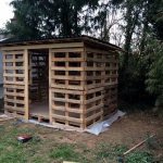 сарай из поддонов